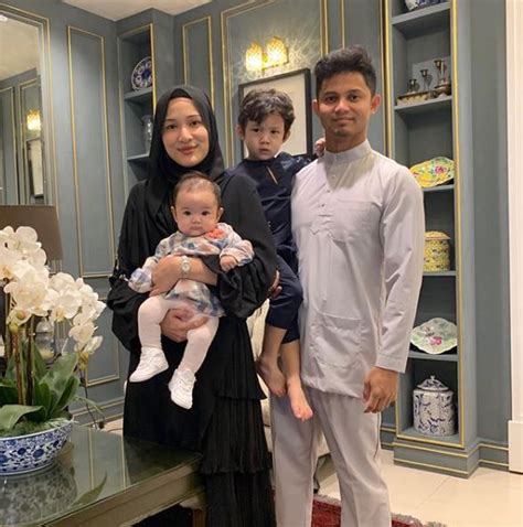 Warga emas berusia 68 tahun ini didapati bersalah atas tindakan tidak berhati perut itu dan mengaku bersalah terhadap pertuduhan mencabul seorang bayi berusia 11 bulan dengan memasukkan jari ke dalam kemaluan anak asuhan menantunya. Semua Jari Digomolnya Masuk Dalam Mulut. Hanis Kongsi Tip ...