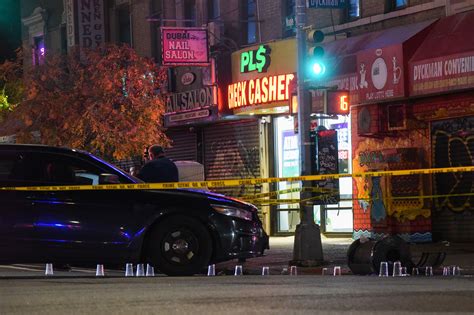 Police Fatally Shoot Gun Toting Parolee In Nyc Officials