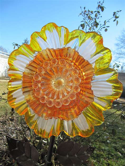 Glass Plate Flower Yard Art Outdoor Decor Upcycled Etsy Glass Plate Flowers Glass Garden