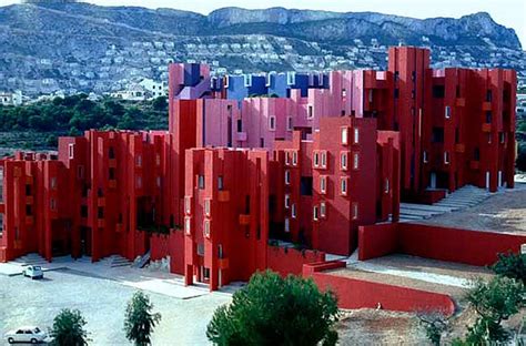 La actualidad de la selección española de fútbol (la roja): Ricardo Bofill's La Muralla Roja aka Red Wall in Calpe ...