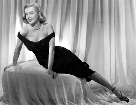 The Biggest 1950s Fashion Style Moments That Defined The Decade Marilyn Monroe Photos Marilyn