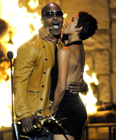halle berry got sexy with jamie foxx at the guys choice awards in guys choice awards best
