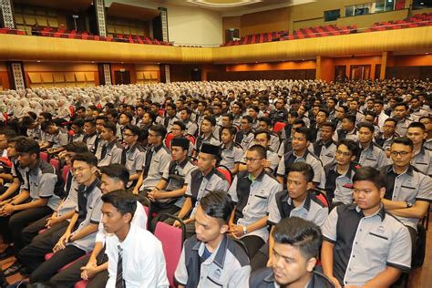 Pelajar dinasihatkan menjawab ujian ini lebih awal agar tidak mengalami masalah bebanan talian akibat kesesakan akses disaat akhir pada sistem penilaian malaysian soft skills scale 4. USIM terima 2198 pelajar baru Sarjana Muda bagi sesi ...