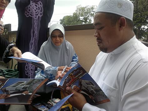 Ahmad ya habibi featuring ustaz ghazali ibrahim. SEKILAU one: Terdetik, detik