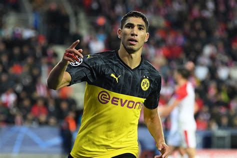 November 1998 in madrid, spanien) ist ein marokkanischer fußballspieler. Achraf Hakimi : C'est 150 millions d'euros et le Real n ...