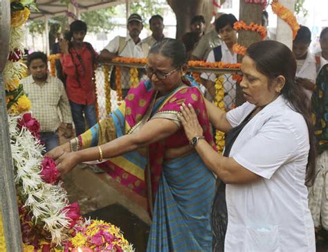 Mumbai Remembers 2611 Martyrs On 10th Anniversary Of Attacks Mumbai News Times Of India