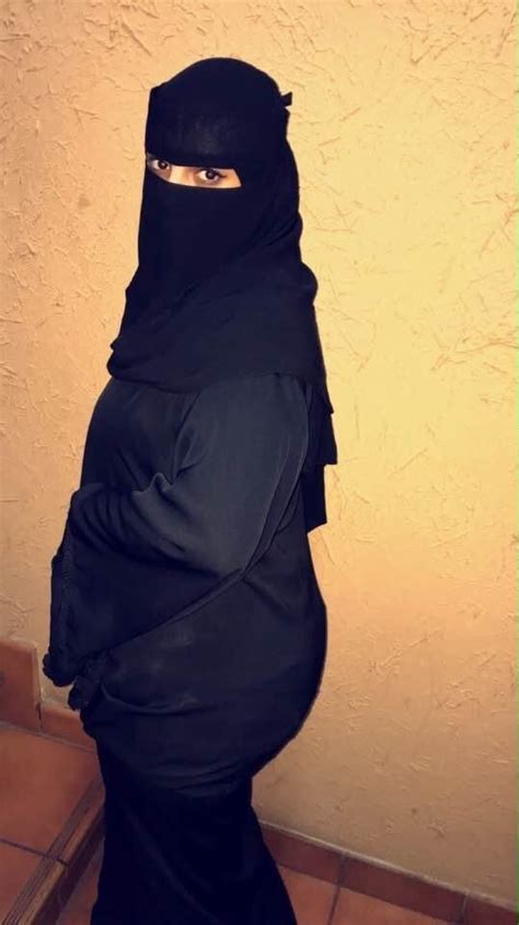 Pin By Toqi Mirza On Hot In 2020 Arab Girls Hijab Beautiful Muslim Women Muslim Beauty