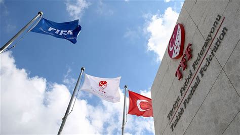 Tff'nin resmi internet sitesinden yapılan açıklama; TFF Sağlık Kurulu Süper Lig takım doktorlarıyla online ...