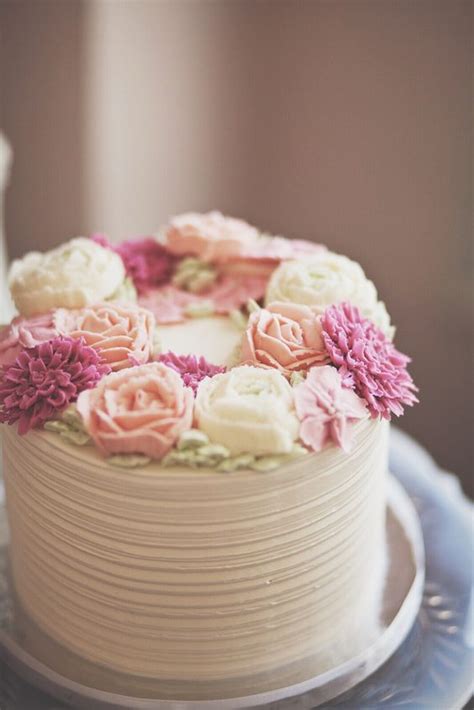 Real flowers may fade away, but this delicious cake will be something your this simple and stunning mother's day cake is the perfect way to create something beautiful and delicious for mom! Mothers Day Round Up | 5 Impressive Mothers Day Cake ...