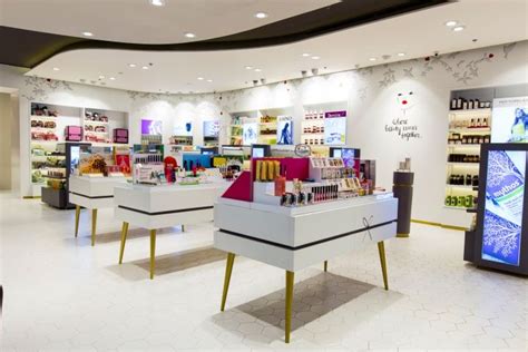 Here is what you need to know before you get started. Beauty Bar store by Blocher Blocher Partners, Manila ...