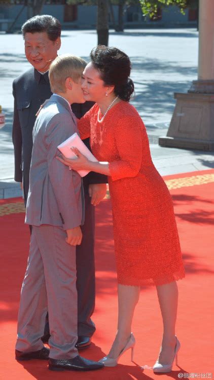 china s first lady peng liyuan dressed to impress cgtn