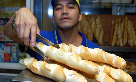 VIDEO Cinco panes por persona en algunas panaderías de Barquisimeto