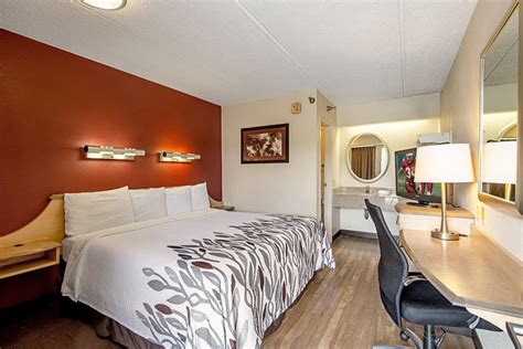 This motel is 7.8 mi (12.6 km) from the orange peel and 6.8 mi (10.9 km) from north carolina arboretum. RED ROOF INN® ASHEVILLE WEST - Asheville NC 16 Crowell Rd ...