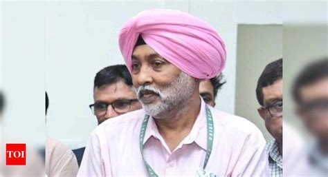 Sunil Gavaskars Foundation Helps Ailing Hockey Olympian Mp Singh