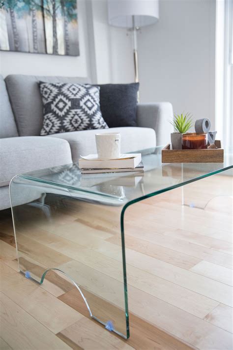Lissées ou brutes, les teintes naturelles des enduits minéraux sont à la fois chaudes et authentiques. Misez sur la lumière naturelle avec une table en verre ...