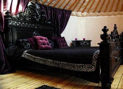 It is quite easy to choose the ornaments for gothic bedroom decor because there are variety kinds that can fit with your room. Home Interior Designs: Gothic Bedroom Designs