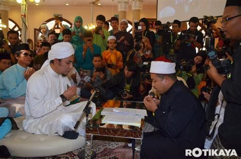 Pelakon puteri sarah liyana dikhabarkan telah selamat melahirkan seorang bayi lelaki bernama syaikhul islam. 10 Foto Majlis Perkahwinan Syamsul Yusof dan Puteri Sarah ...