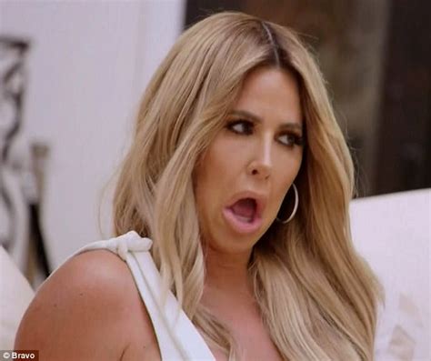 Real Housewives Of Atlanta Kim Zolciak Lunges At Nemesis Daily Mail