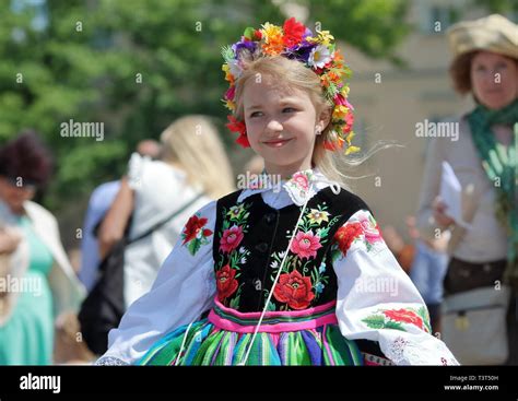 polnisches trachtenkleid fotos und bildmaterial in hoher auflösung alamy