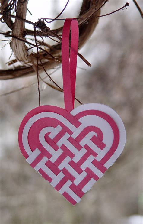 25 Easy Paper Heart Project Ideas Paper Hearts Valentine Crafts