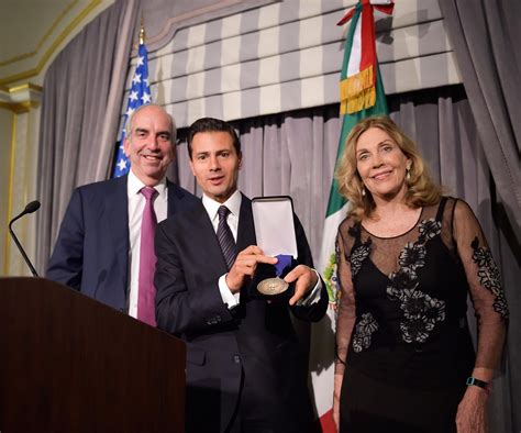 Recibe El Presidente Enrique Peña Nieto Premio Al Estadista