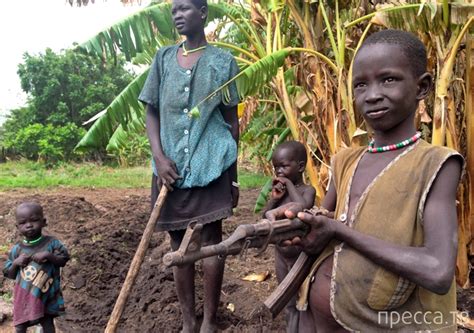 Но за 9 лет жизнь ни на севере, ни на юге лучше не стала. Южный Судан - люди, у которых нет ничего (8 фото)