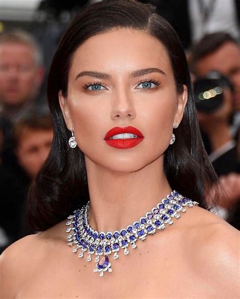 Adriana Limas Best Beauty Looks From The Past Year Savoir Flair