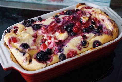 Der sommerliche kuchen schmeckt dann auch in der winterzeit 🙂. Gesunder Beeren-Quark-Auflauf in 2020 | Gesunde desserts ...