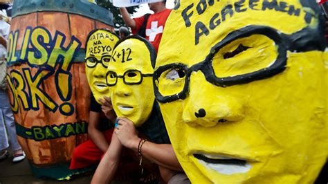 Filipinos Hold Mass Protest Over Official Corruption - The New York Times