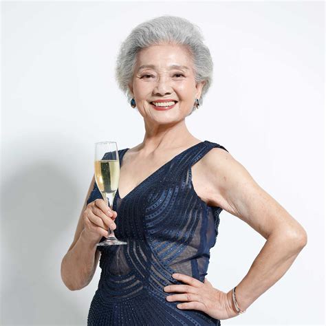 88 Year Old Grandma Has Become Chinas Fashion Icon Cgtn