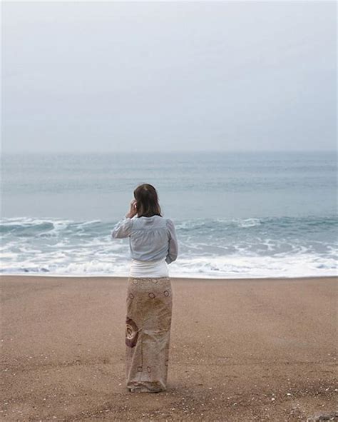 A Woman On A Beach Optical Illusion Dump A Day