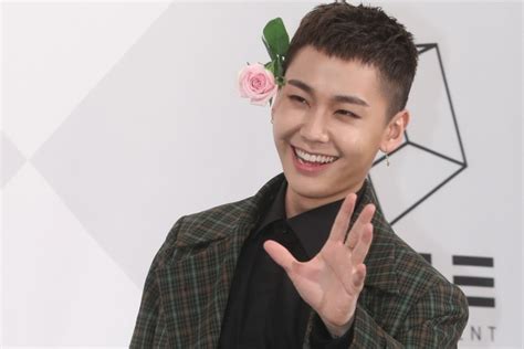 원펀맨 최강의 남자 코스프레 화보! 서울신문 그룹 비투비 정일훈, 대마초 흡입 혐의로 검찰 송치 ...