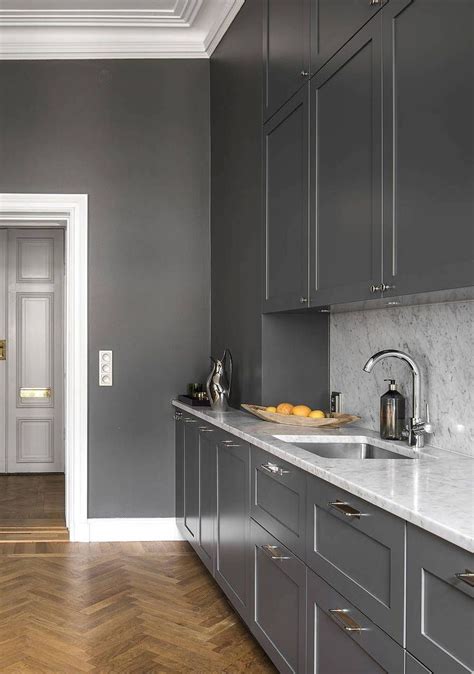 Kitchen grey quartz countertops, mosaic backsplash & laminate wood floor | job site: 40 Inspiring Dark Grey Kitchen Design Ideas | Grey kitchen ...