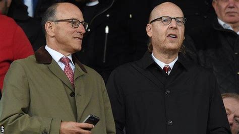 Glazers family attacked by man united fans. Man Utd: Glazer family to sell less than 2% of shares ...