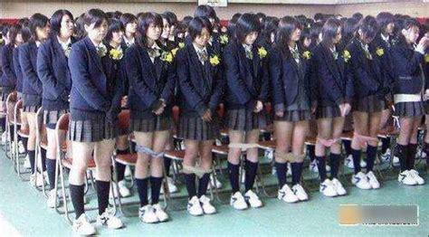 日本女学生集体脱掉内裤被罚站 图说海外 铁血社区