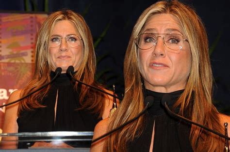 Jennifer Aniston Debuts New Look With Retro Glasses For Awards Speech