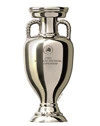 I och med att fotbolls em den här gången inte ⭐ sveriges trupp till fotbolls em 2021. Der Pokal der EM 2021 trägt den Namen Henri Delaunay Cup ...