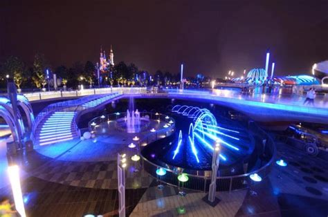 Video How The Tron Ride Feels And Tomorrowland Looks At Shanghai