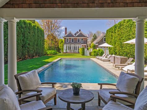 Celeb Estate Brooke Shields Buys Classic Hamptons Hou