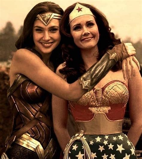 Wonder Women Gal Gadot And Lynda Carter In 2020 Wonder Woman Wonder Woman Costume Wonder