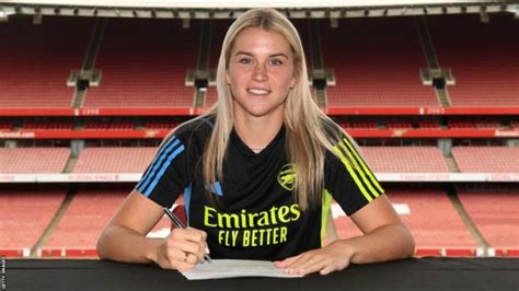 Alessia Russo Why England Striker Swapped Man Utd For Arsenal Bbc Sport