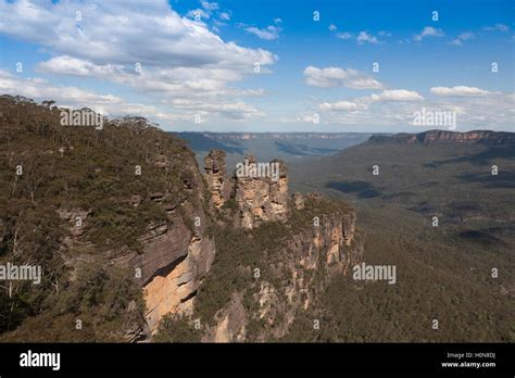 The Three Sisters Rock Formation At Echo Point Katoomba New South Wales