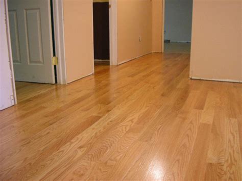 It's durable, timeless, sophisticated and adds value to your home. Solid Hardwood Floor Design With Light Furnish / design ...