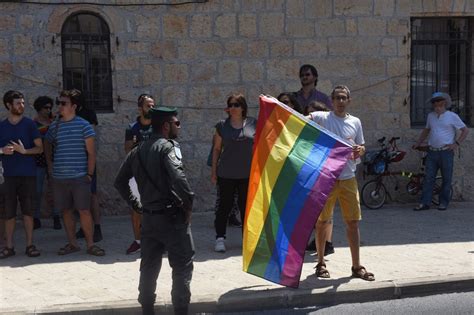 Israeli Lgbt Community Protests Exclusion From Surrogacy Law
