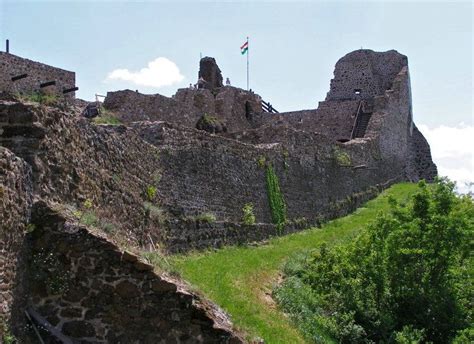 A vár egyike a leglátogatottabb balatoni kiránduló. Szigligeti vár, Hungary | Magyarország