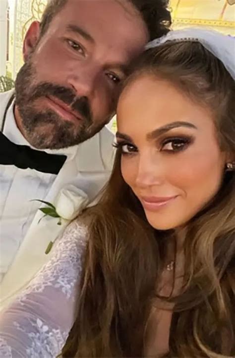 jennifer lopez and ben affleck look besotted in breathtaking unseen wedding photos news and gossip