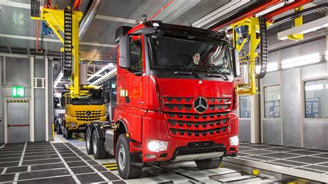 Lkw Werk Daimler fährt Produktion in Wörth hoch