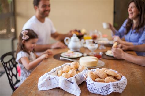 Este vídeo é uma pequena homenagem ao pãozinho de queijo de. Seu Ninico Dia do Cliente Pão de Queijo Seu Ninico - Pão ...