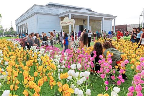 Near both primary and secondary schools, polytechnic, balcony facing nice padi fie. Springtime at the EcoWorld Gallery @ Eco Meadows | Penang ...