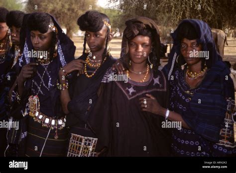 Akadaney Niger Africa Fulani Wodaabe Women At Geerewol Watching Male